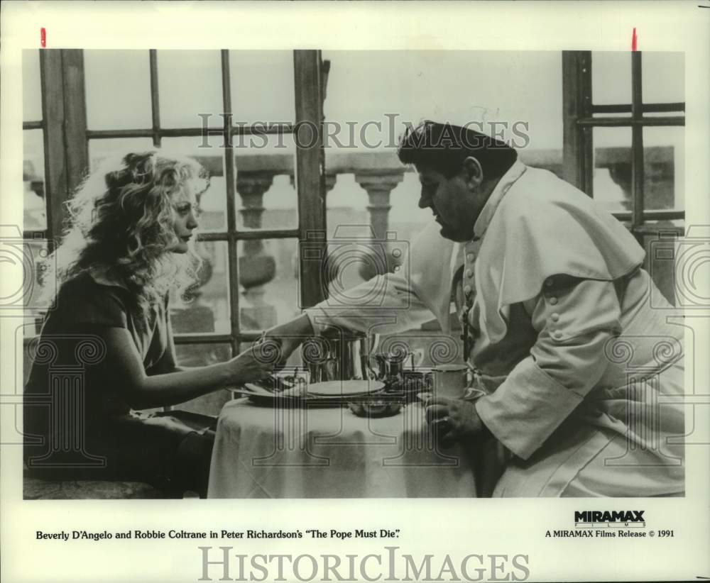 1991 Press Photo Beverly D&#39;Angelo, Robbie Coltrane in &quot;The Pope Must Die&quot;- Historic Images