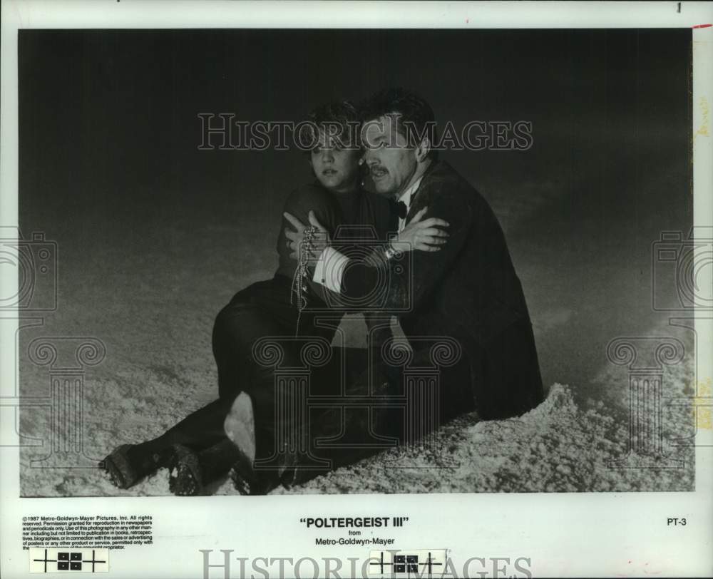 1987 Press Photo Nancy Allen and Tom Skerritt in scene from "Poltergeist III"- Historic Images