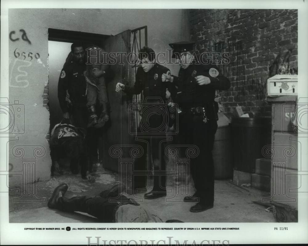 1985 Press Photo Actors in Scene from &quot;Police Academy 2&quot; - hcp12896- Historic Images