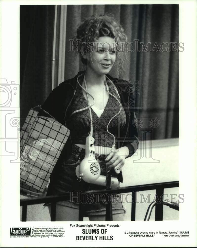 1998 Press Photo &quot;Slums of Beverly Hills&quot; Movie Scene Starring Natasha Lyonne- Historic Images