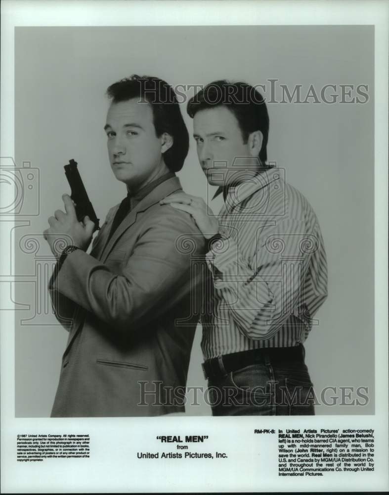 1987 Press Photo &quot;Real Men&quot; Movie Scene with James Belushi, John Ritter- Historic Images