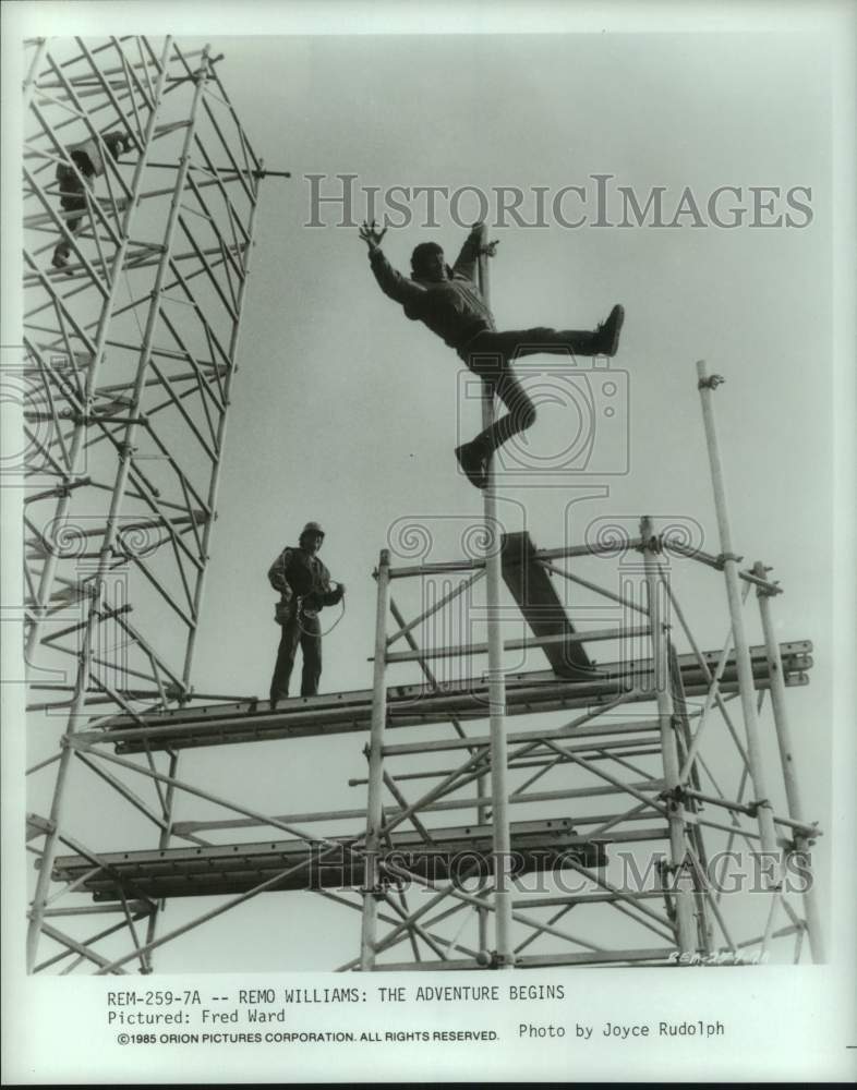 1985 Press Photo Fred Ward in &quot;Remo Williams: The Adventure Begins&quot; Movie- Historic Images