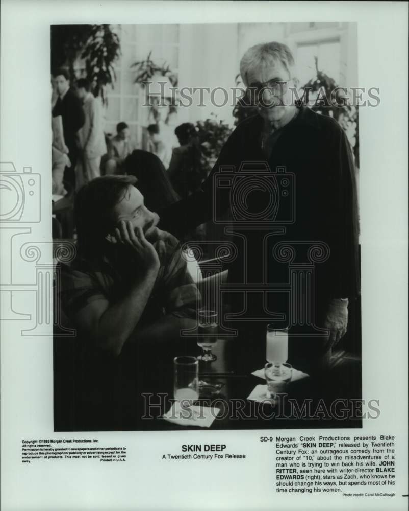 1989 Press Photo &quot;Skin Deep&quot; Movie Set with John Ritter, Director Blake Edwards- Historic Images