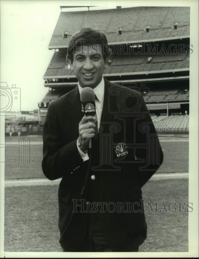 1987 Press Photo Marv Albert as host of &quot;Major League Baseball: An Inside Look&quot;- Historic Images