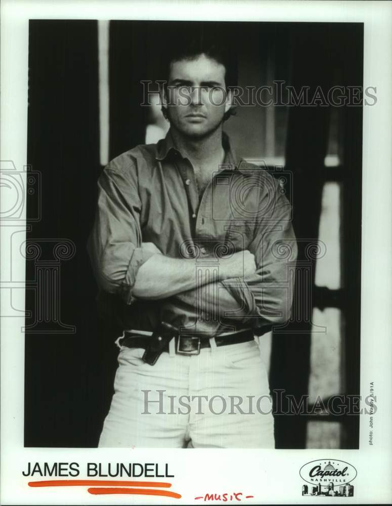 1991 Press Photo Musician James Blundell poses for photograph - hcp17465