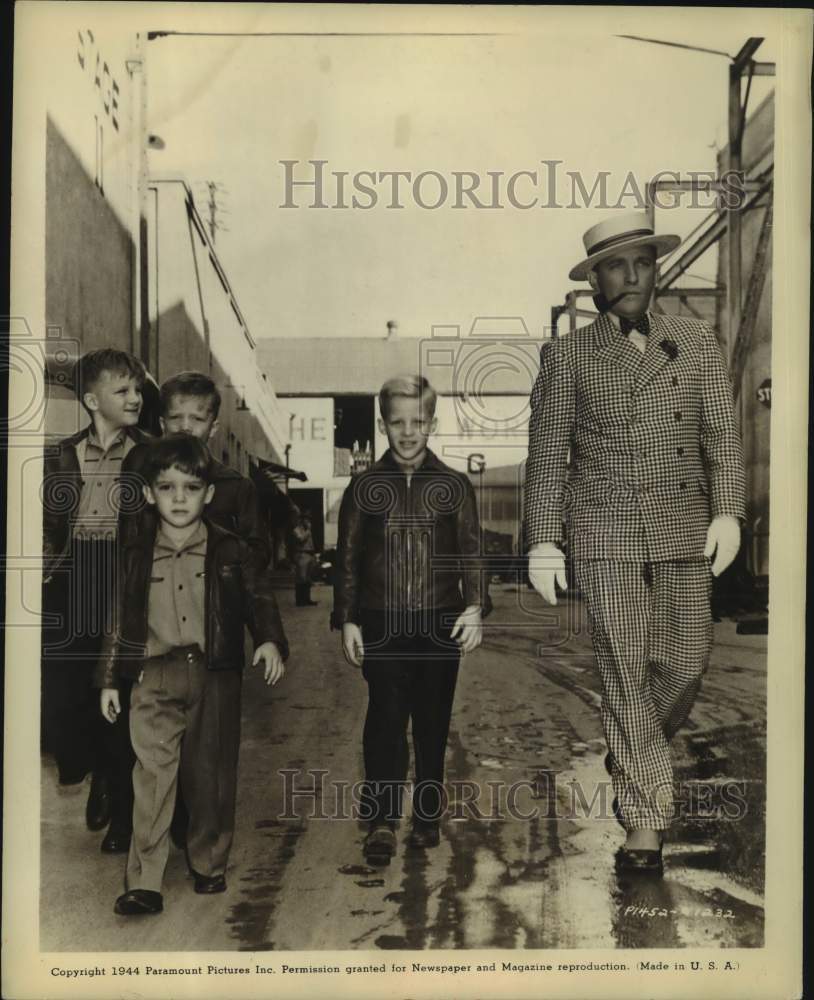 1944 Press Photo Bing Crosby with Children - hcp31528