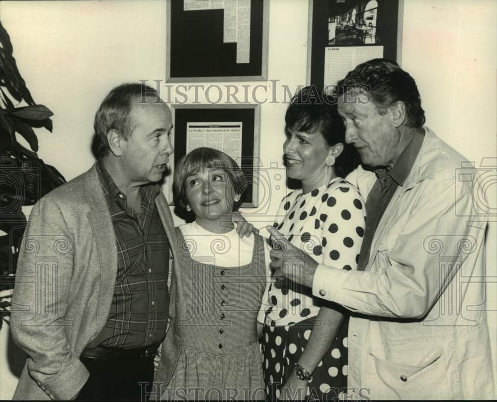 1988 Press Photo "The Odd Couple" Cast Party Guests at La Strada - hcp37750