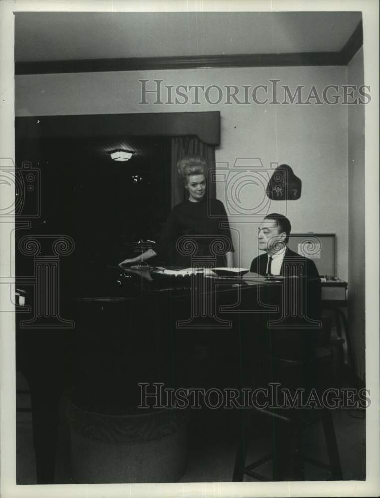 1966 Press Photo Composer Seger Ellis and his wife - hcp38859