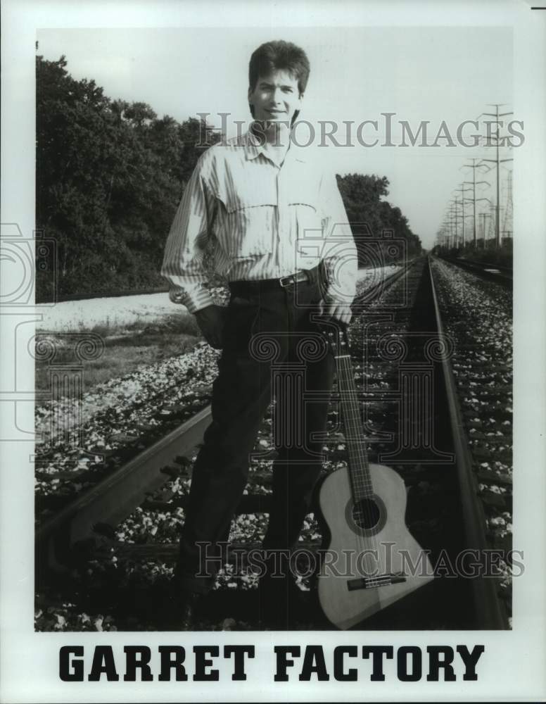 1989 Press Photo Singer Garret Factory - hcp41010