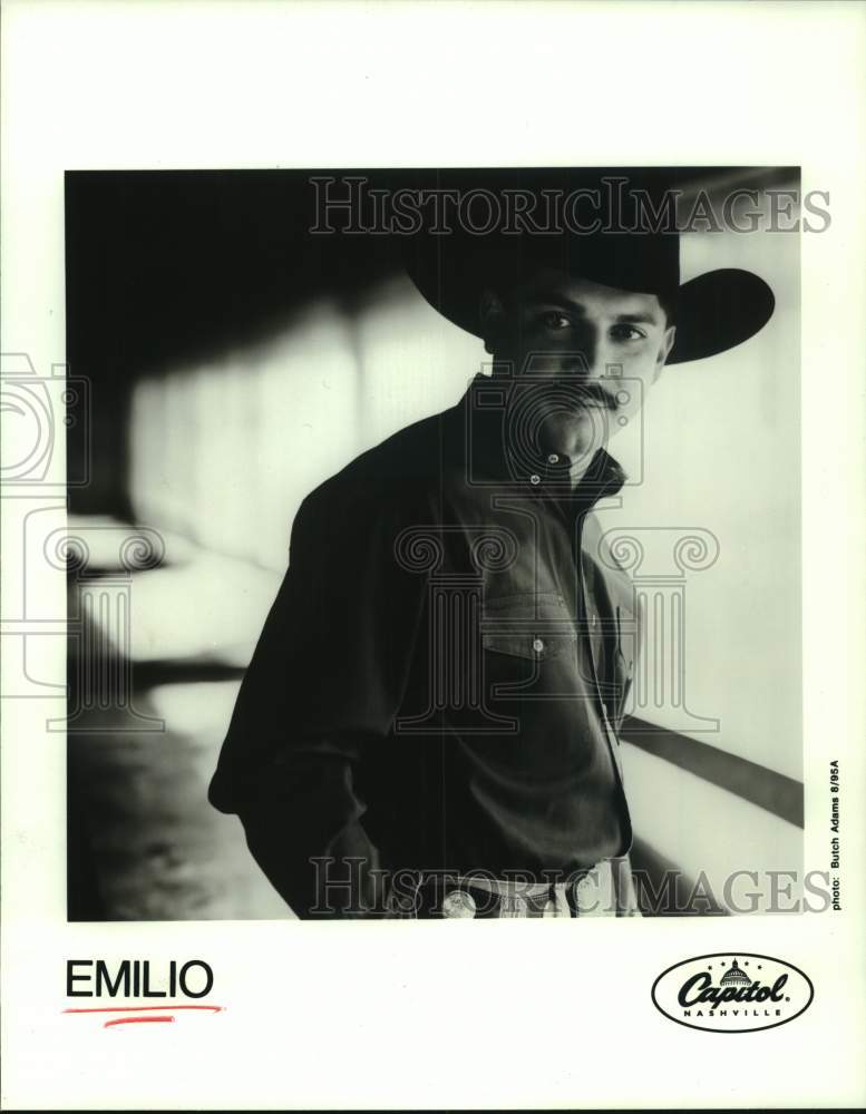 1995 Press Photo Tejano Singer Emilio Navaira - hcp41714- Historic Images