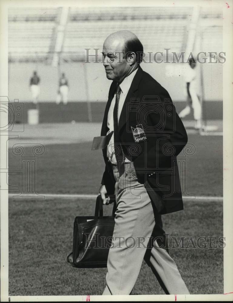 1986 Press Photo Analyst and Sportscaster Joe Garagiola - hcp44430- Historic Images