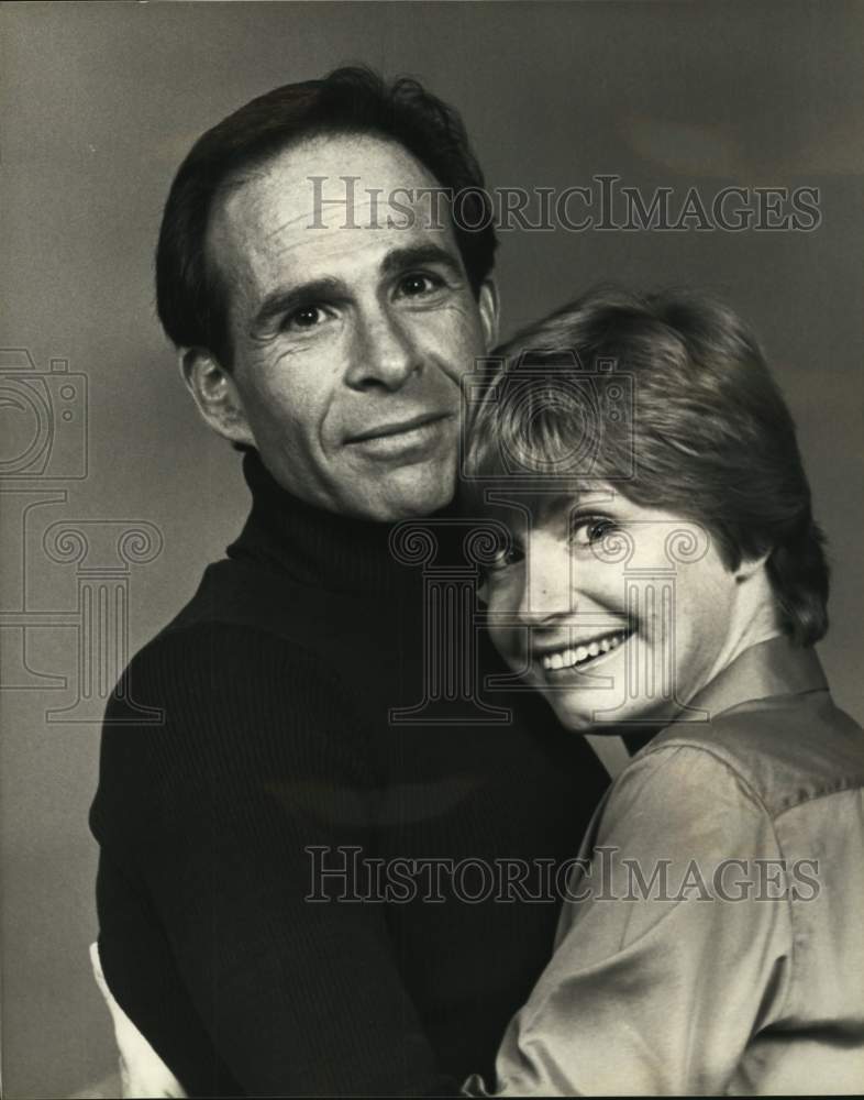 Press Photo Ron Rifkin and Bonnie Franklin in &quot;One Day at a Time&quot; - hcp46203- Historic Images