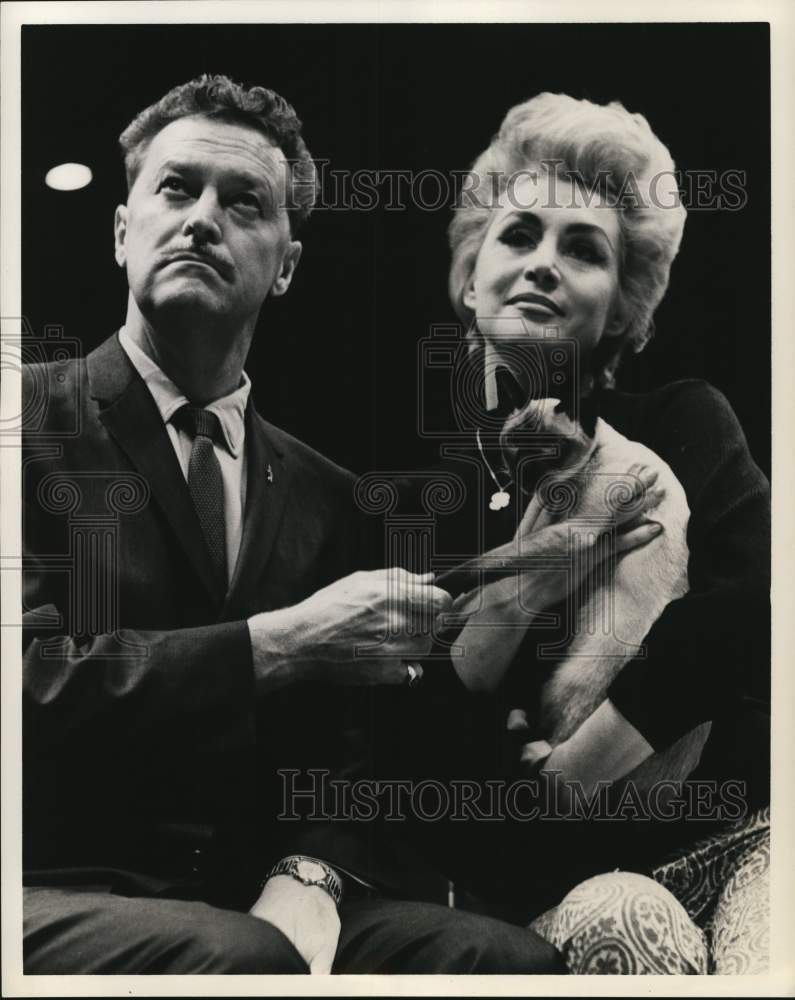 1961 Press Photo Grant Calhoun and Caroline Richter with Cat - hcp46722