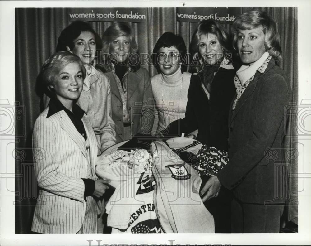 1978 Press Photo Athletes Cathy Rigby and Billie Jean King in TV Special- Historic Images