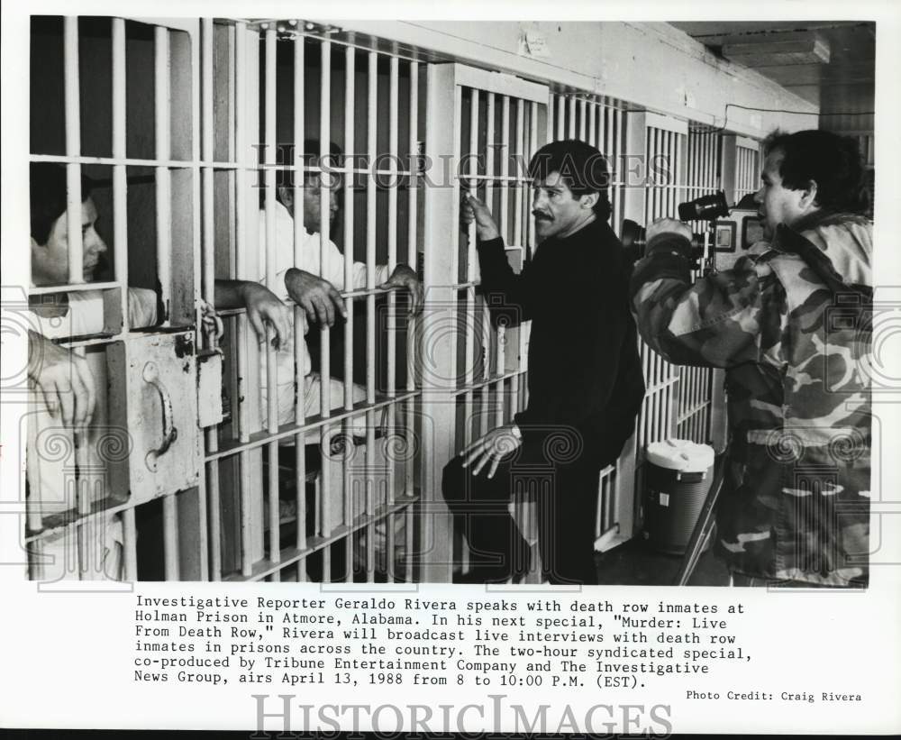 1988 Press Photo Reporter Geraldo Rivera with death row inmates at Atmore, AL.- Historic Images