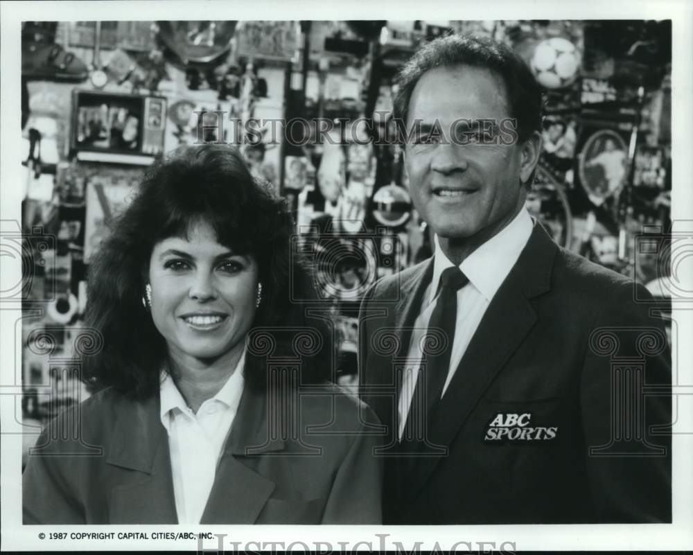 1987 Press Photo Frank Gifford and Becky Dixon anchor ABC&#39;s Wide World of Sports- Historic Images