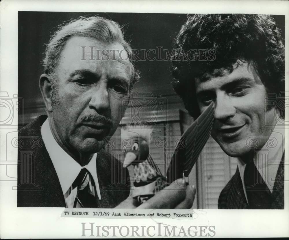 1969 Press Photo Actors Jack Albertson and Robert Foxworth - hcp51020