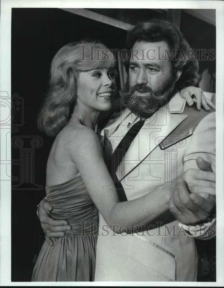 1984 Press Photo Elaine Joyce, Dan Haggerty on &quot;The Love Boat&quot; - hcp53069- Historic Images
