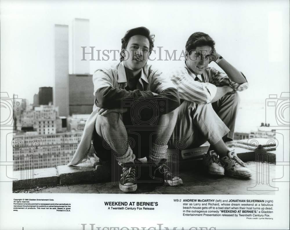 1989 Press Photo Andrew McCarthy &amp; Jonathan Silverman in &quot;Weekend at Bernie&#39;s.&quot;- Historic Images