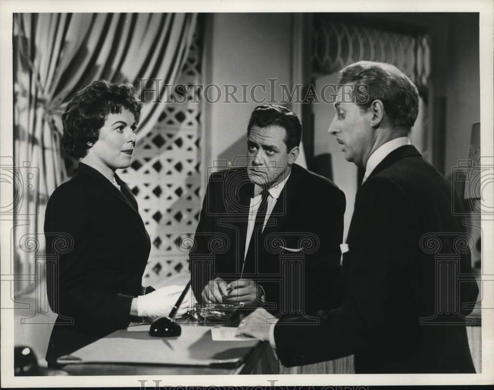 1967 Press Photo Barbara Hale, Raymond Burr &amp; Chet Stratton - hcp55602- Historic Images