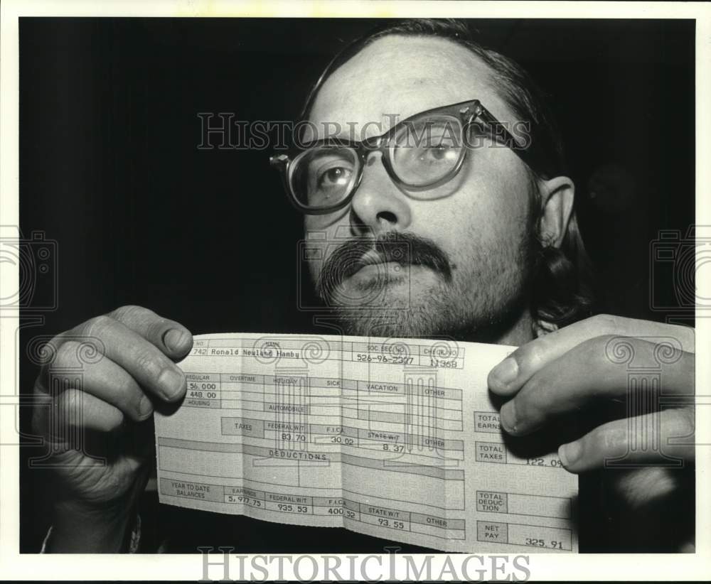 1984 Press Photo Ronald Hamby Arrested for Drunk Driving Holds Ticket