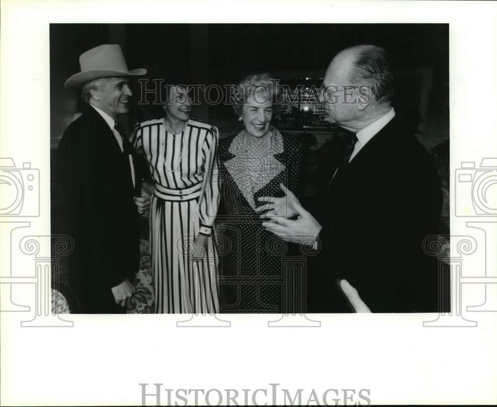1990 Press Photo Thomas Farrell hosts party for new IIE director. - hcp56739