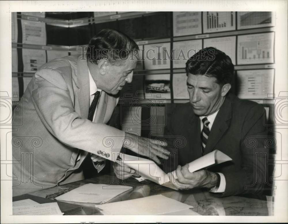 1961 Press Photo Leonid Stambul-Sheik & Najeeb Halaby at Federal Aviation Agency