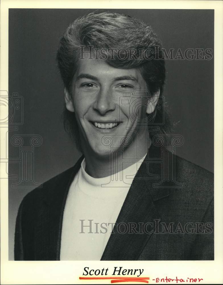 1992 Press Photo Entertainer Scott Henry. - hcp58619
