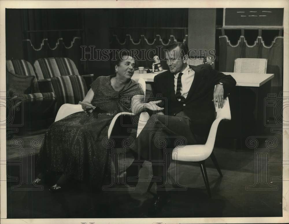 1967 Press Photo Elsa Maxwell Chats with Jack Paar - hcp70673
