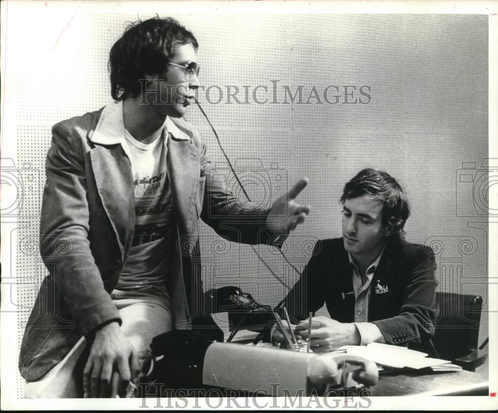 1976 Press Photo Writer Lorne Michaels & Star Chevy Chase of "Saturday Night"- Historic Images