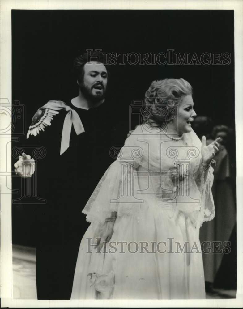 Press Photo Katia Ricciarelli and Luciano Pavarotti in &quot;Un Ballo in Maschera&quot;- Historic Images