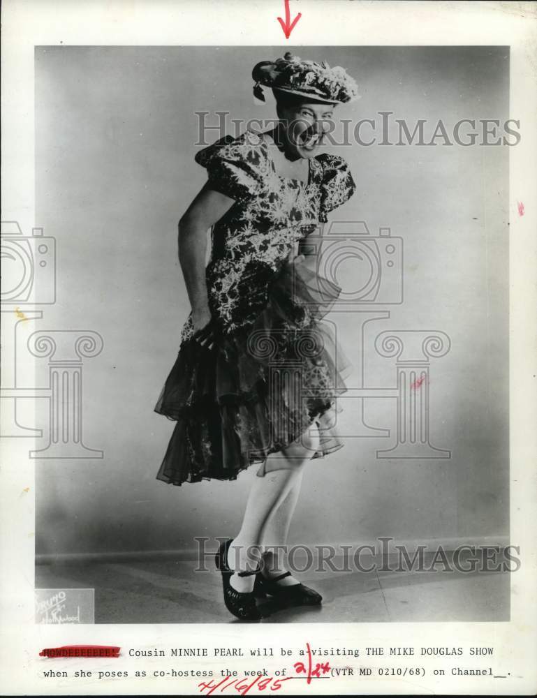 1972 Press Photo Minnie Pearl on &quot;The Mike Douglas Show&quot; - hcp76192- Historic Images