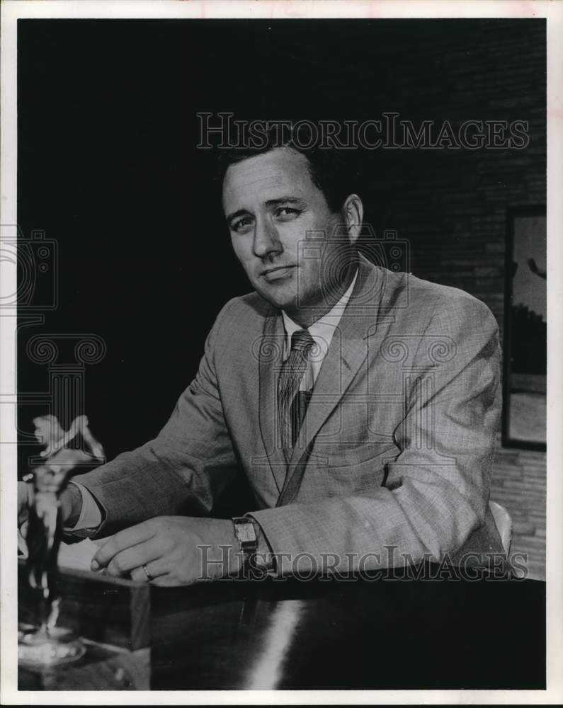 1963 Press Photo Dan Love, KPRC-TV Sportscaster - hcp76572- Historic Images