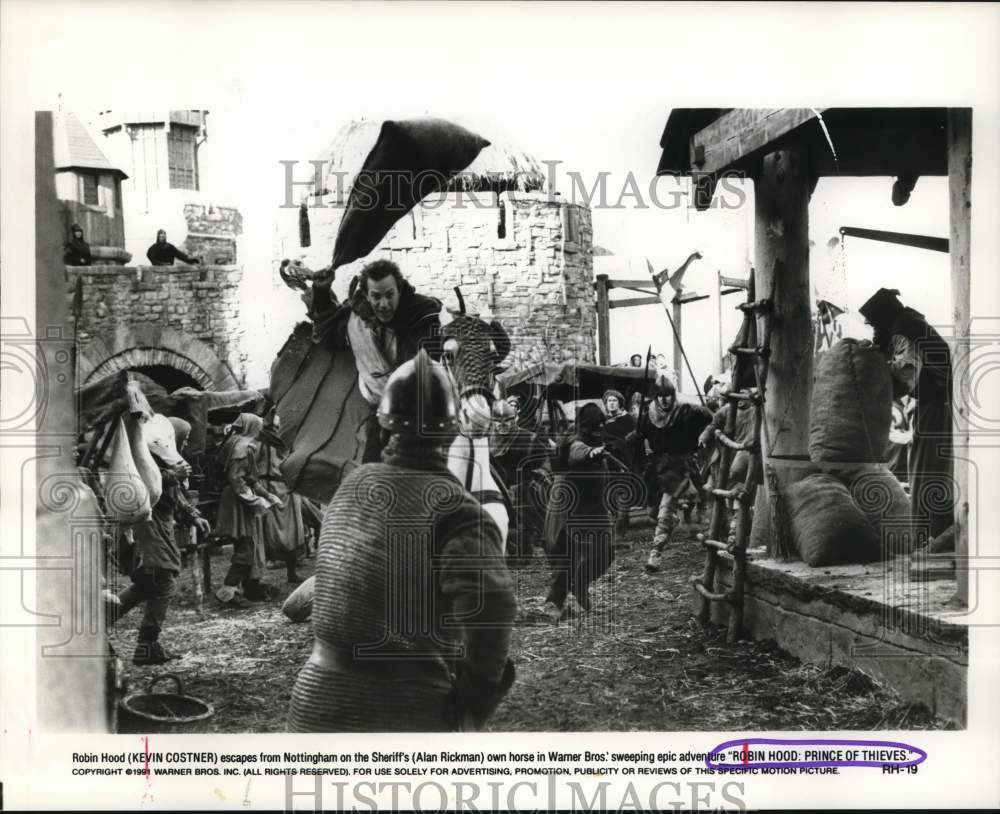 1991 Press Photo Kevin Costner escapes in &quot;Robin Hood: Prince of Thieves&quot;