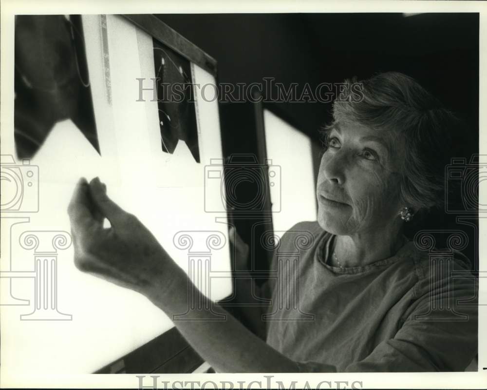 1978 Press Photo Dr. Joan Hodgman in &quot;Lifeline&quot; NBC Series - hcp83310- Historic Images