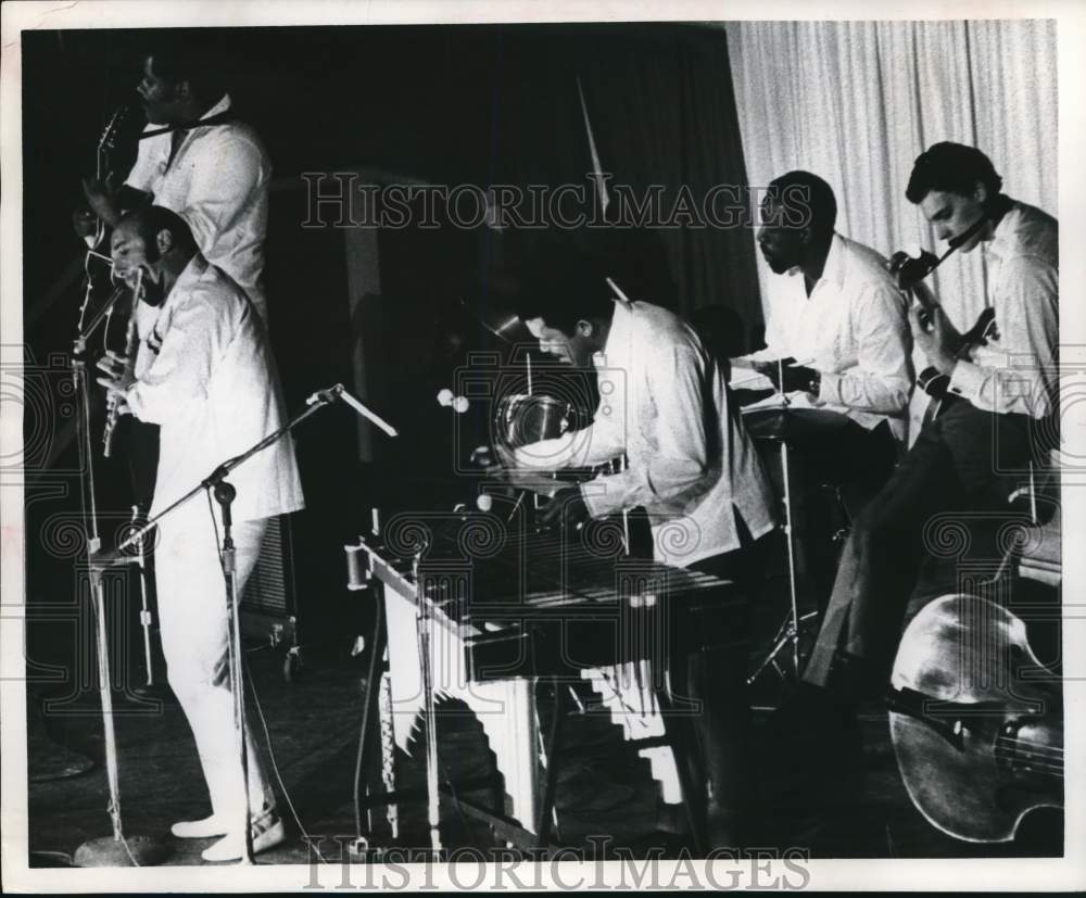 1968 Press Photo Musicians Herbie Mann, Roy Ayers, Bruno Carr, Warren Sharrock.- Historic Images