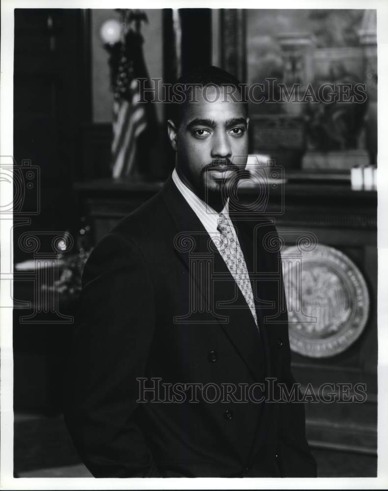 1995 Press Photo Actor Jeffrey D. Sams on &quot;Courthouse&quot; CBS Series - hcp84996- Historic Images