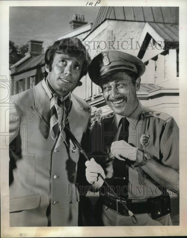 1968 Press Photo Actor Alejandro Rey &amp; Vito Scotti in &quot;The Flying Nun&quot;- Historic Images