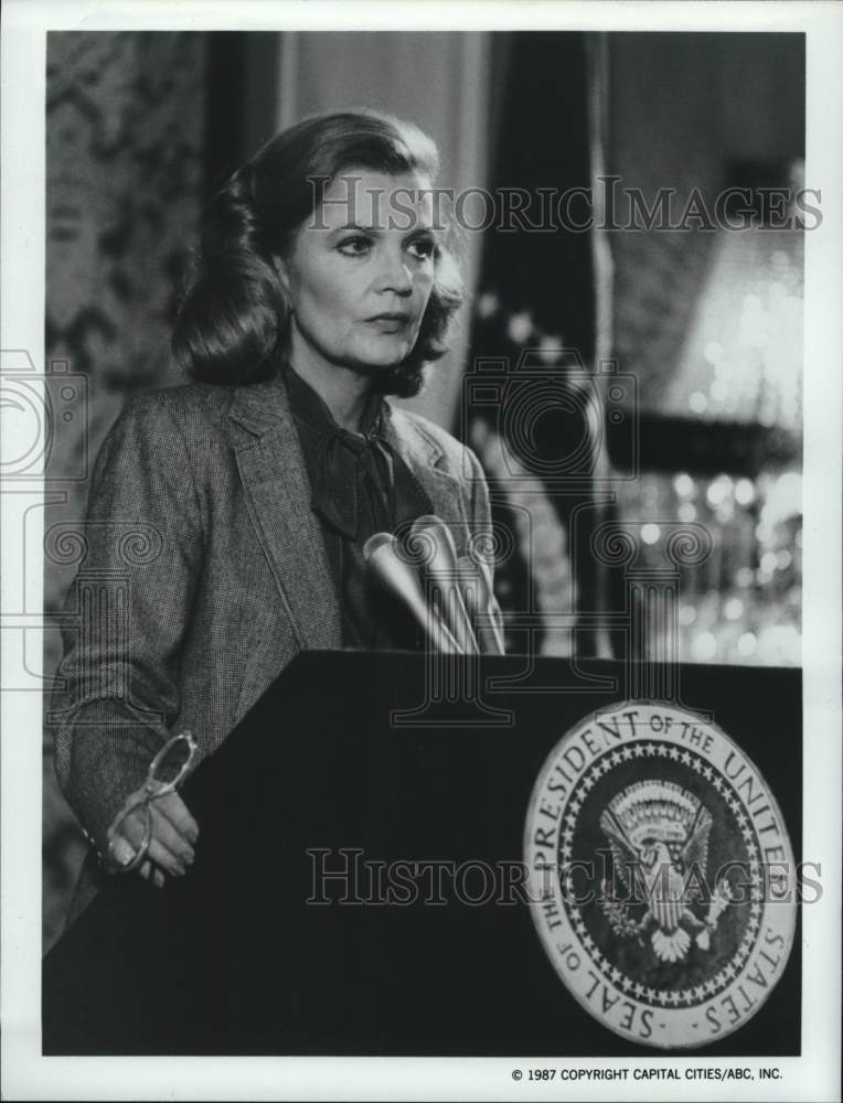 1987 Press Photo Actress Gena Rowlands in &quot;The Betty Ford Story&quot; - hcp88041- Historic Images