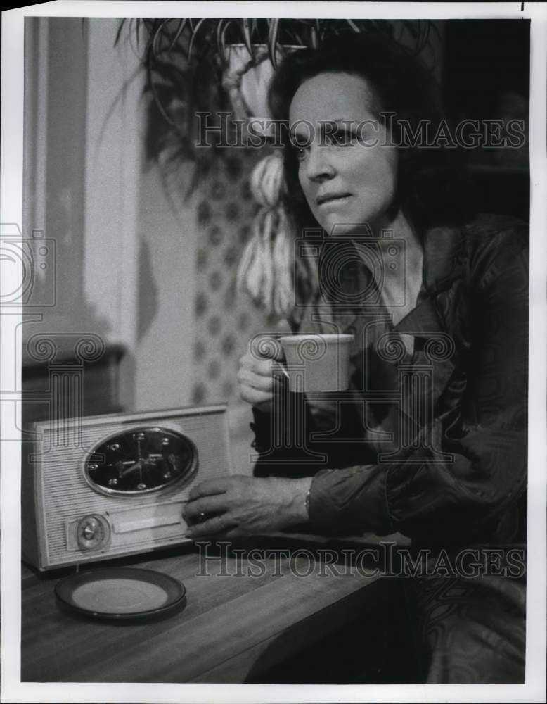 1976 Press Photo Actress Beatrice Straight in &quot;Strangers in the Homeland&quot;- Historic Images