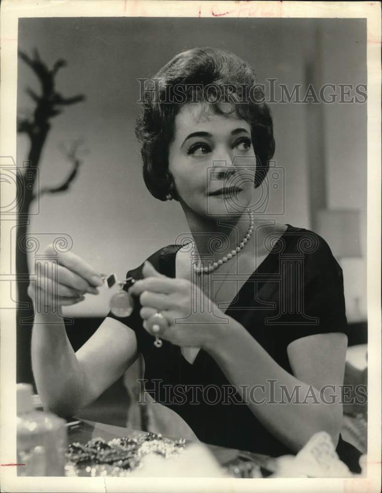 1961 Press Photo Actress Sylvia Sidney stars in &quot;Change of Life.&quot; - hcp91642- Historic Images