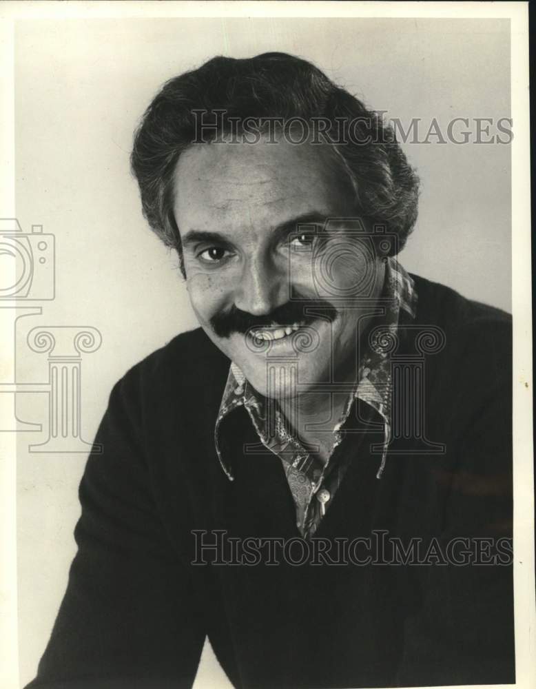 1975 Press Photo Actor Hal Linden, Star of "Barney Miller" ABC Series- Historic Images