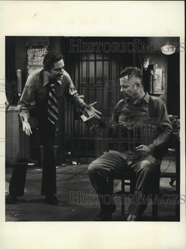 1975 Press Photo Actor Hal Linden, William Windom in "Barney Miller" ABC Series