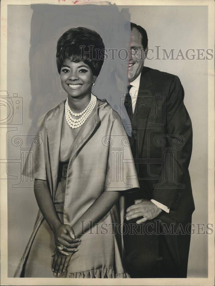 1964 Press Photo Leslie Uggams with Mike Connally - hcp98424- Historic Images