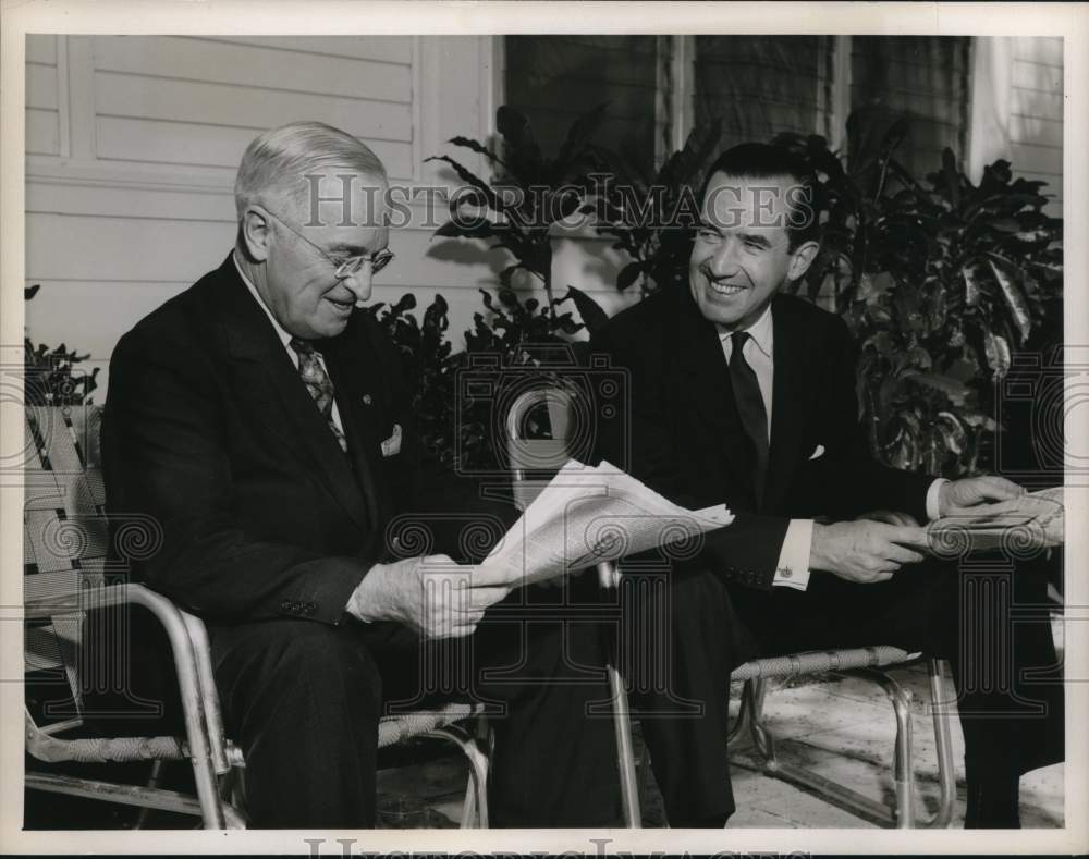 1958 Press Photo TV Commentator Edward R. Murrow with President - hcq01269