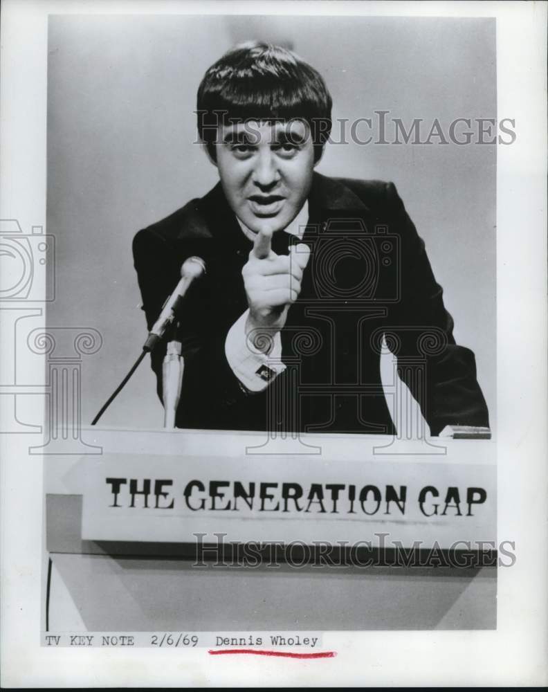 1969 Press Photo Dennis Wholey, Host of &quot;The Generation Gap&quot; - hcq01821- Historic Images