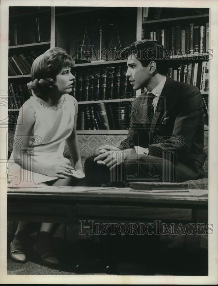 1965 Press Photo Frank Sinatra Jr. &amp; Patty Duke in &quot;The Patty Duke Show&quot;- Historic Images