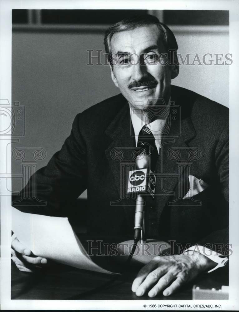 1986 Press Photo ABC News Correspondent Robert Trout - hcq07528- Historic Images