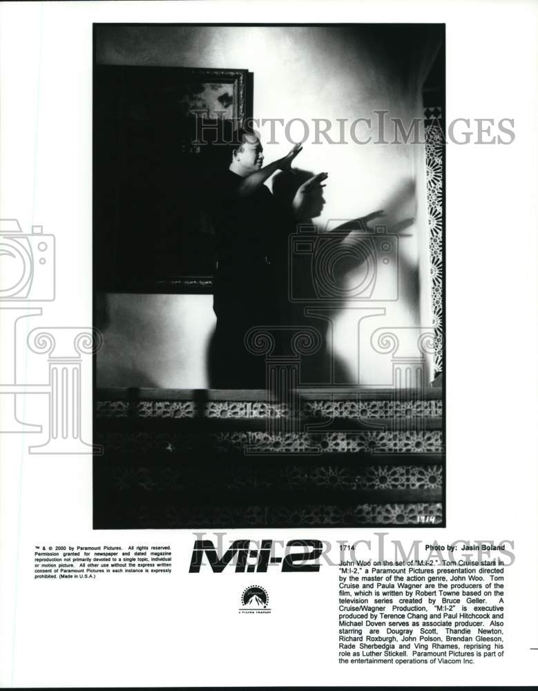 2000 Press Photo &quot;M:I-2&quot; Director John Woo on the Set - hcq14593- Historic Images