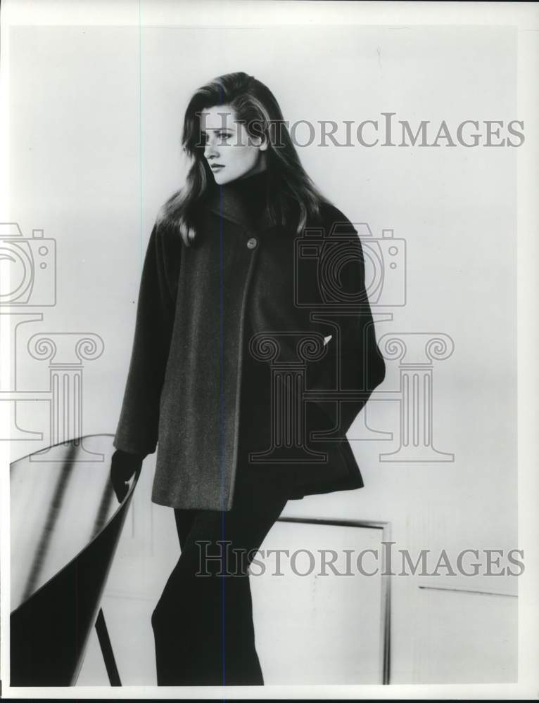 Press Photo Fashion Model in Wool Harris Tweed Galloway Jacket &amp; Cashmere- Historic Images